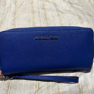 Michael kors jet set continental wallet